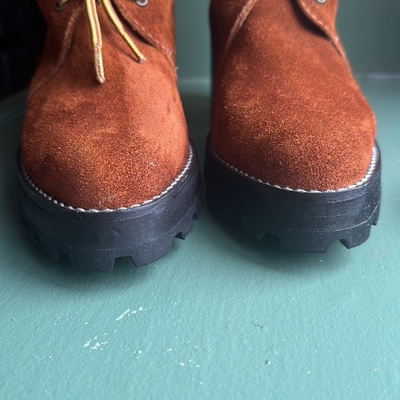 Sabrina Tach Boots size 9 pre-owned In excellent condition - Picture 3 of 7